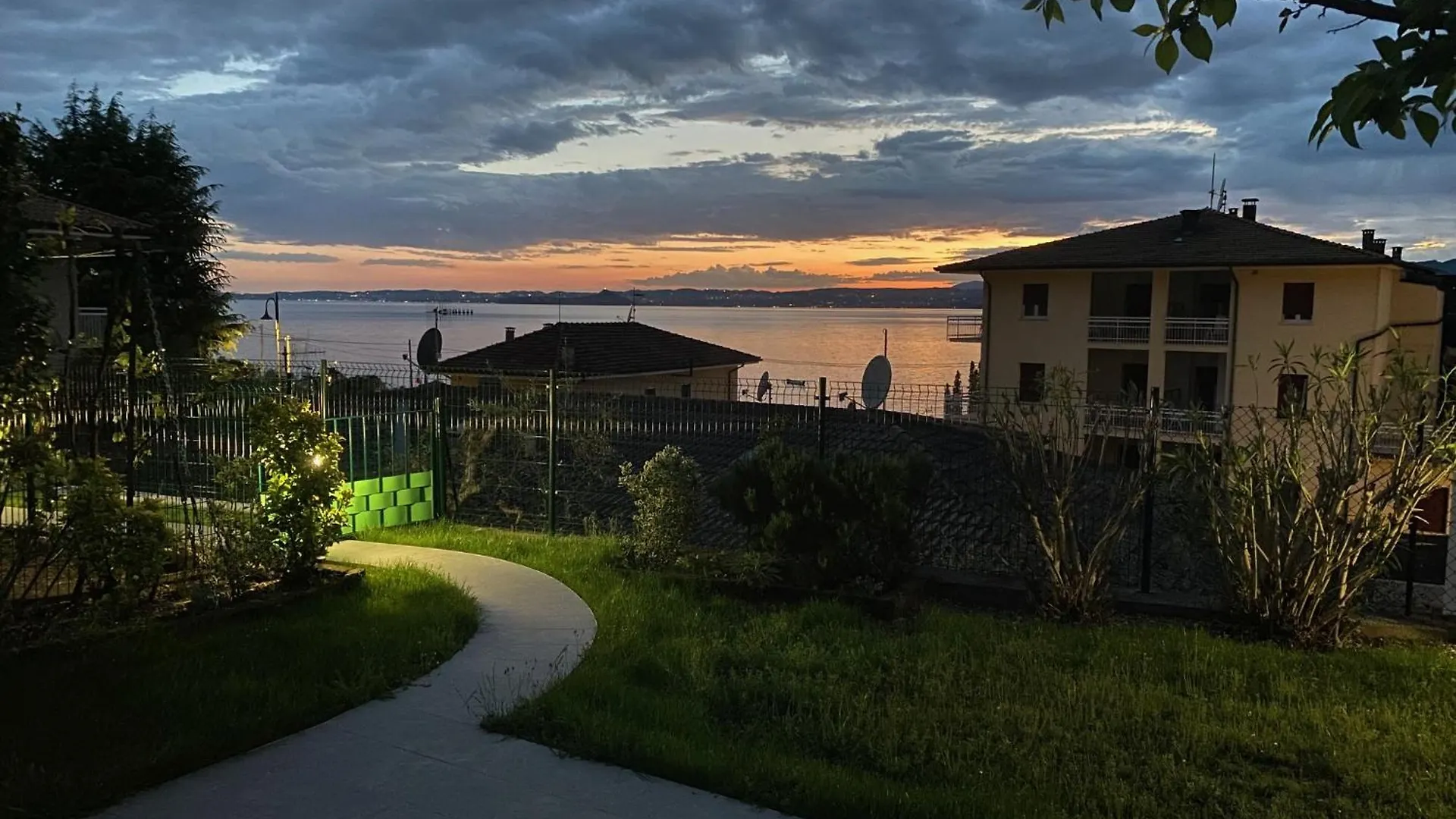 Oleander House Apartments Torri Del Benaco