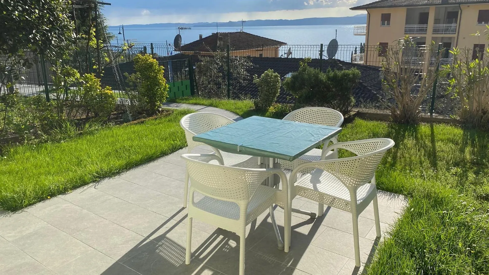 Oleander House Apartments Torri Del Benaco Italy